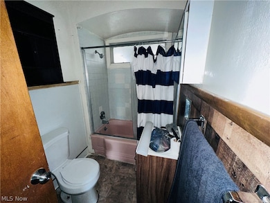 1754 E 30th St, Lorain, OH 44055 - photo 5