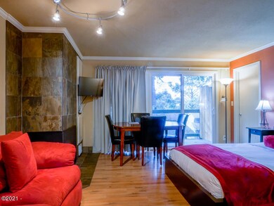 Inn at Otter Crest 302-303