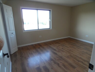 1227 Chalet Rd unit 300, Naperville, IL 60563 - photo 6