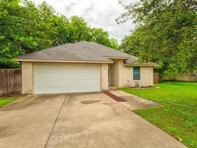 610 Madison St, Cleburne, TX 76033 - photo 2