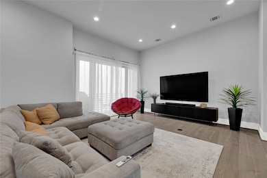 Oversized 
family room for sharing memorable mome