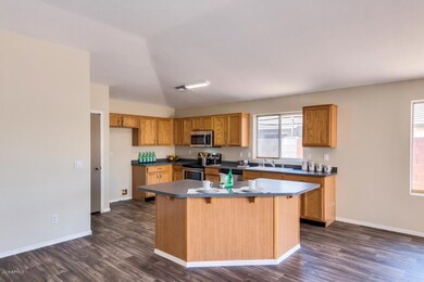 101. Open concet kitchen w pantry