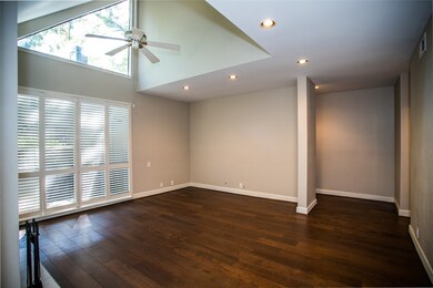 285 Litchfield Ln, Houston, TX 77024 - photo 6