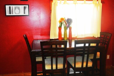 Kitchen/dining combo