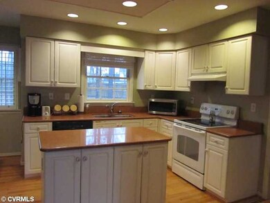 Kitchen - Nice Island Great Storage Area