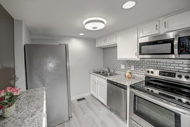 2800 Stonehenge Dr, Columbus, OH 43224 - photo 5