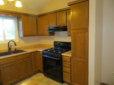 KITCHEN WITH GAS RANGE