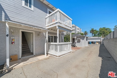 14721 Sylvan St unit 3, Los Angeles, CA 91411 - photo 3