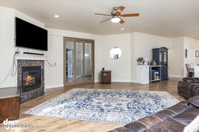 05-Living Room-DW-0065