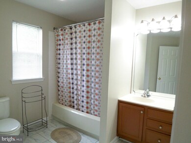 8201 Crossbrook Ct unit 201, Lorton, VA 22079 - photo 5