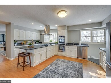 Full seating around the countertop!