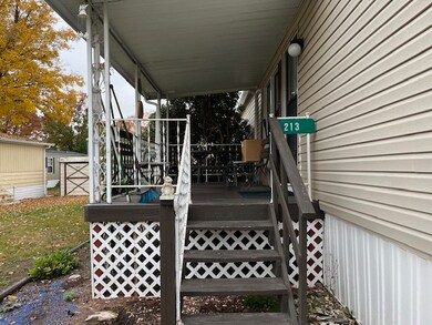 213 Murray Ln Large Front Porch perfect for meetin