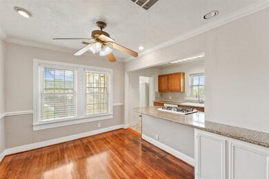 1637 Castle Ct, Houston, TX 77006 - photo 4