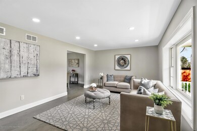 06-Living Room
