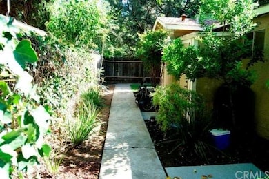 Front entrance to 1548 Unit B