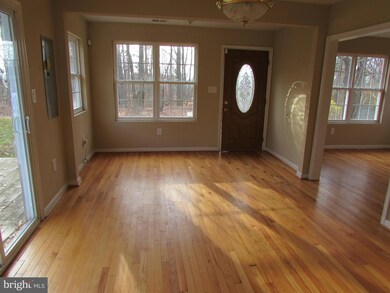 905 Hill Rd, Hyattsville, MD 20785 - photo 3