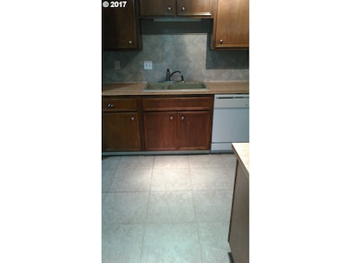 474 S Locust St, Canby, OR 97013 - photo 3