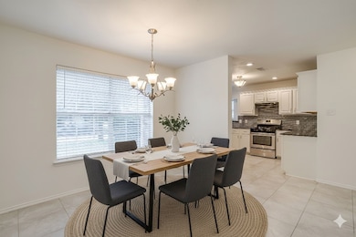 701 Stonebrooke Dr, Burleson, TX 76028 - photo 3