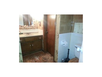 basth rooms are side by side 1.5 basth rooms up an