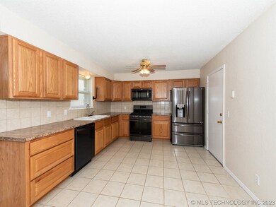 1933 W Vandalia St, Broken Arrow, OK 74012 - photo 7