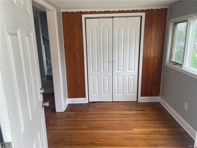 Large entry/mud room