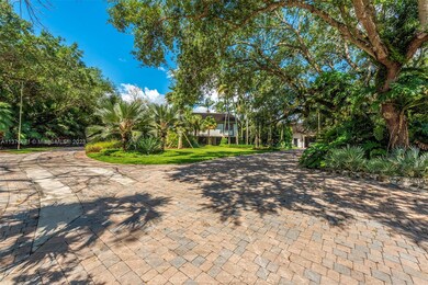 A Grand Motor Court Entry With Street-to-Street Passages