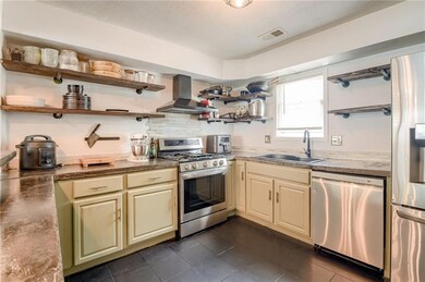 6336 Switzer Ln, Shawnee, KS 66203 - photo 7