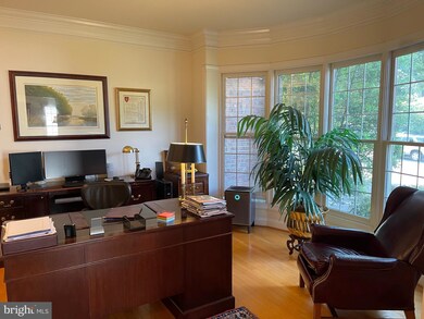 6915 Bonheim Ct, McLean, VA 22101 - photo 4