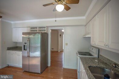 2426 Silver Fox Ln, Reston, VA 20191 - photo 4