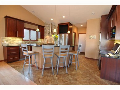 881 Sumac St, Oregon, WI 53575 - photo 2