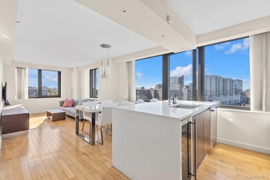 39-16 Prince St unit 8E, Flushing, NY 11354 - photo 7