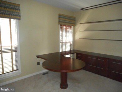 23829 Burdette Forest Rd, Clarksburg, MD 20871 - photo 3