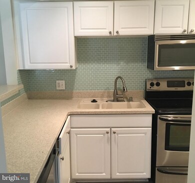 5814 Inman Park Cir unit 210, Rockville, MD 20852 - photo 3