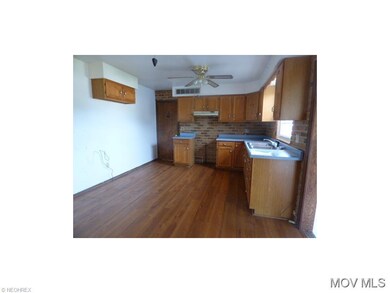 Kitchen -- lots of cabinets!