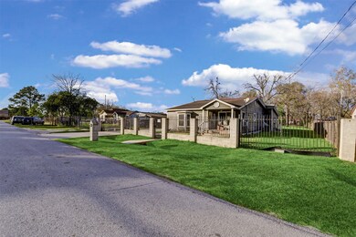 2206 Ellington St, Houston, TX 77088 - photo 5