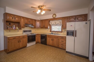 227 Manning Rd, North Abington Township, PA 18414 - photo 2