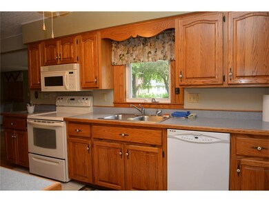 3216 Sue Ln NW, Cedar Rapids, IA 52405 - photo 7