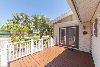 1014 E Anchor Ln, Moore Haven, FL 33471