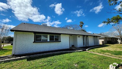 16930 Stardale Ln, Friendswood, TX 77546 - photo 2