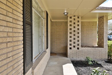 1214 W 31st St, Houston, TX 77018 - photo 2