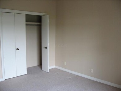Neutral colors throughout
