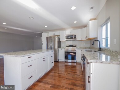 208 Elizabeth Ave, Brooklyn, MD 21225 - photo 3