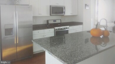 12700 Longford Glen Dr, Germantown, MD 20874 - photo 2