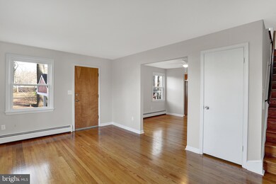 10825 Crest St, Fairfax, VA 22030 - photo 6