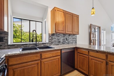 811 Kalpati Cir unit B, Carlsbad, CA 92008 - photo 3