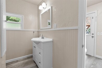 301 Longmire St NW, Yelm, WA 98597 - photo 7