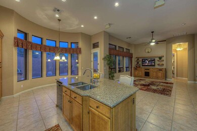 4049004_Kitchen and Family Room