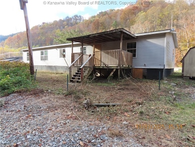 3142 Buffalo Creek Rd, Amherstdale, WV 26507 - photo 4