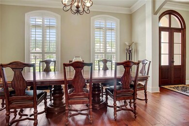 FOYER/DINING ROOM