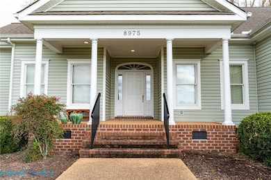 8975 Coles Landing Dr, Gloucester, VA 23061 - photo 4